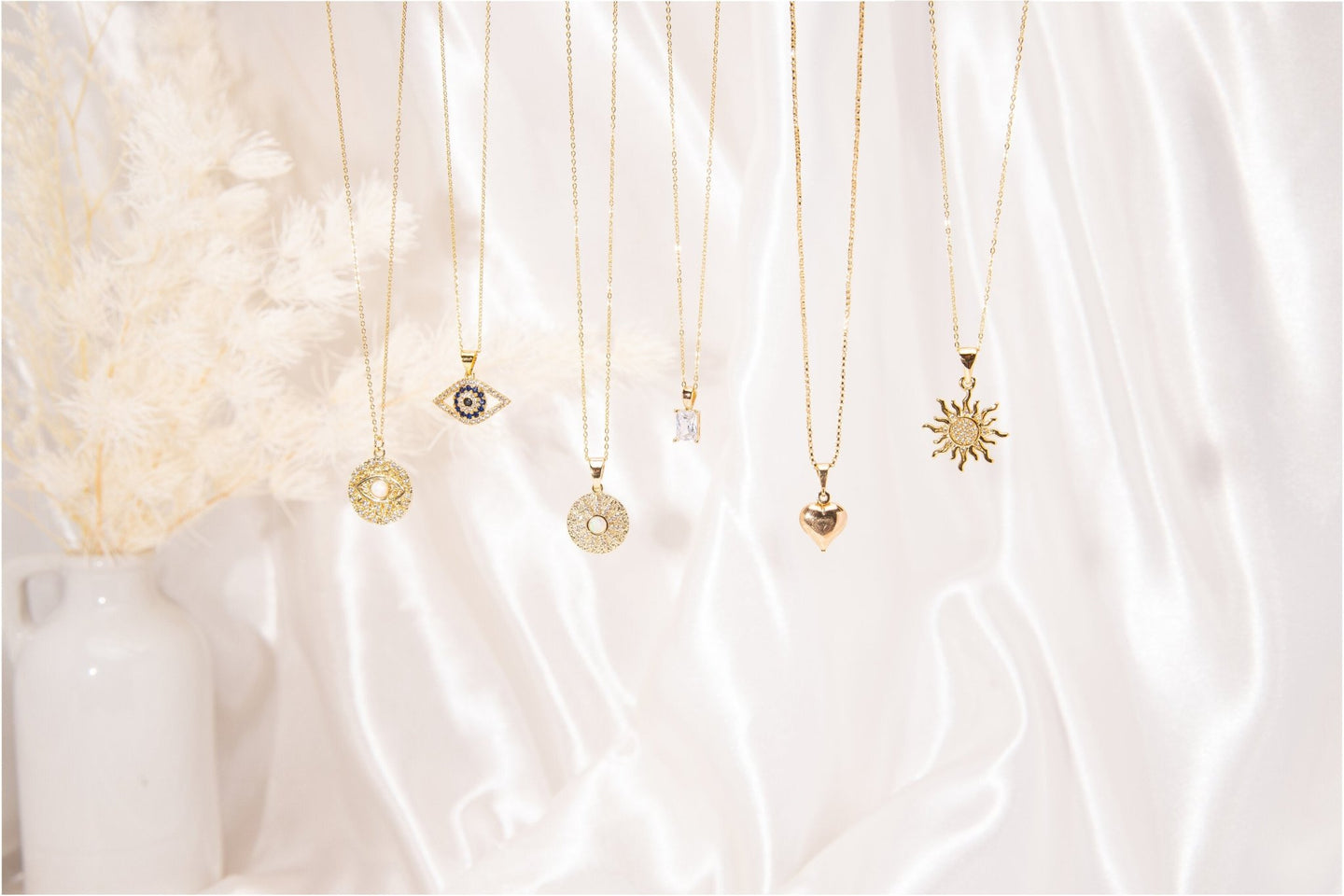 NECKLACES | The Essential Jewels