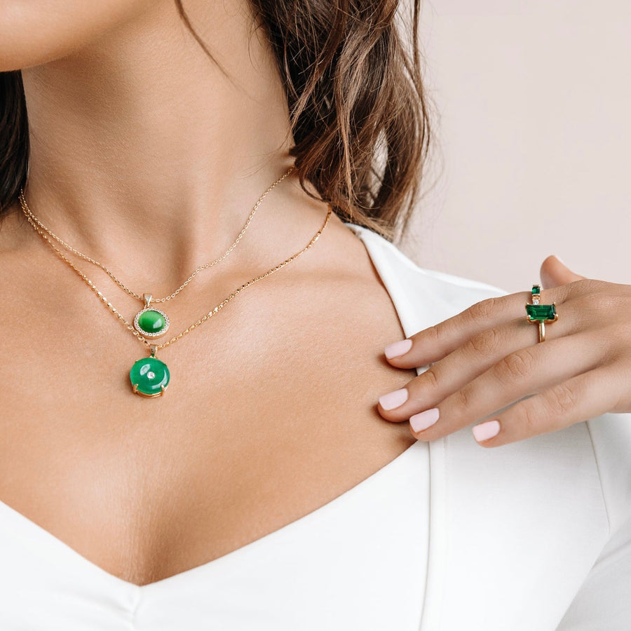 Collier en or 24 carats avec cristal vert